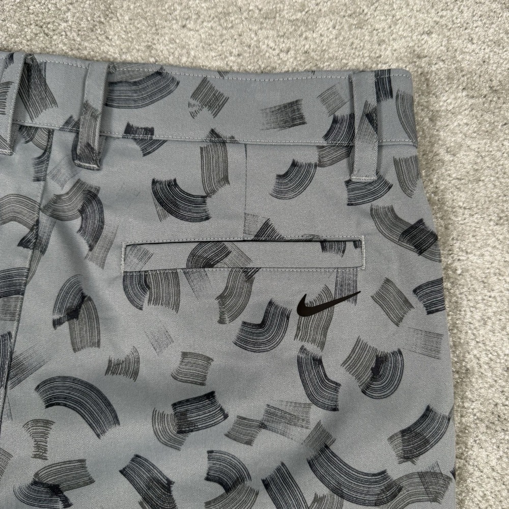 Nike Tour Golf Chino Shorts Mens‎ 33 Gray Printed Water Repellent FD5725-070 - Picture 7 of 9